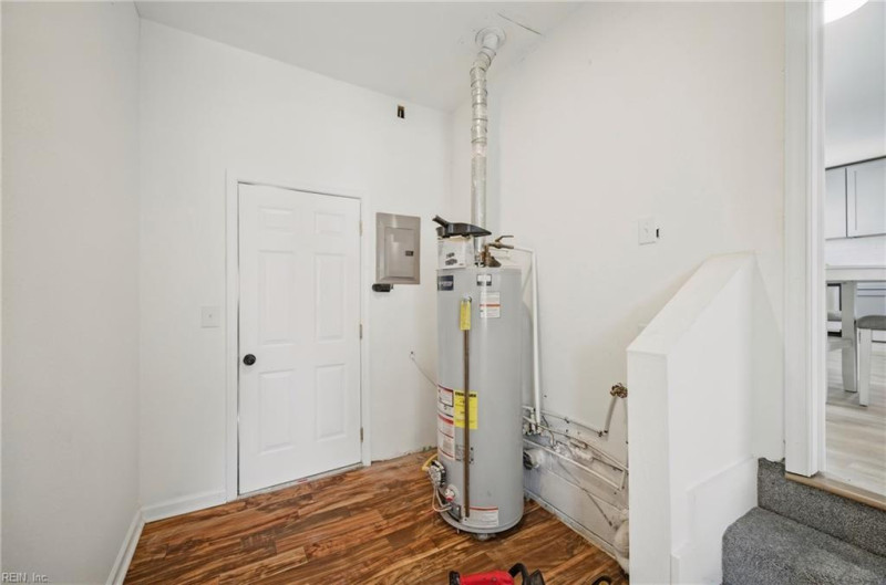 Photo 23 of 32 residential for sale in Portsmouth virginia