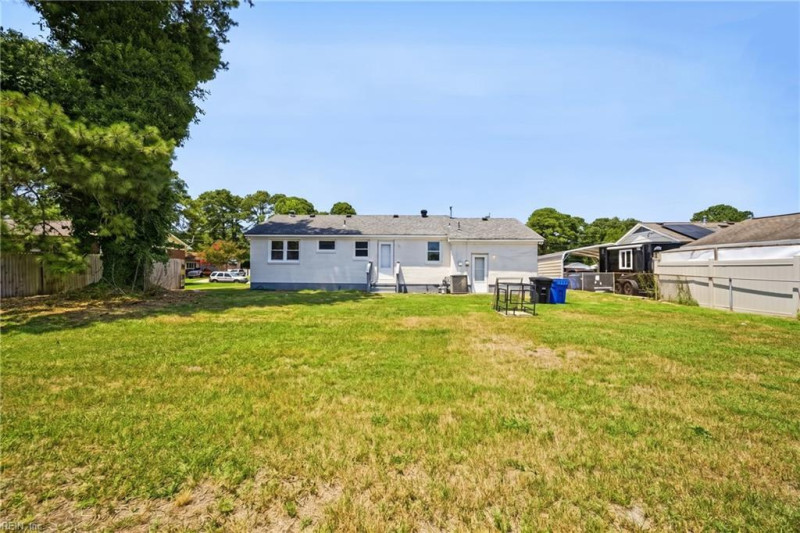 Photo 27 of 32 residential for sale in Portsmouth virginia