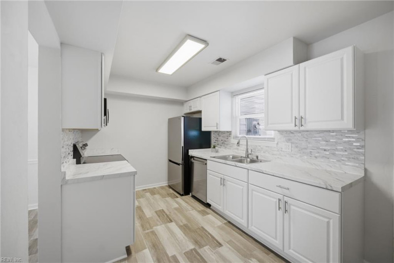 Photo 11 of 38 residential for sale in Virginia Beach virginia