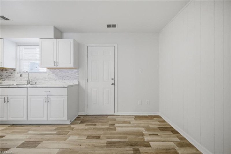 Photo 14 of 38 residential for sale in Virginia Beach virginia
