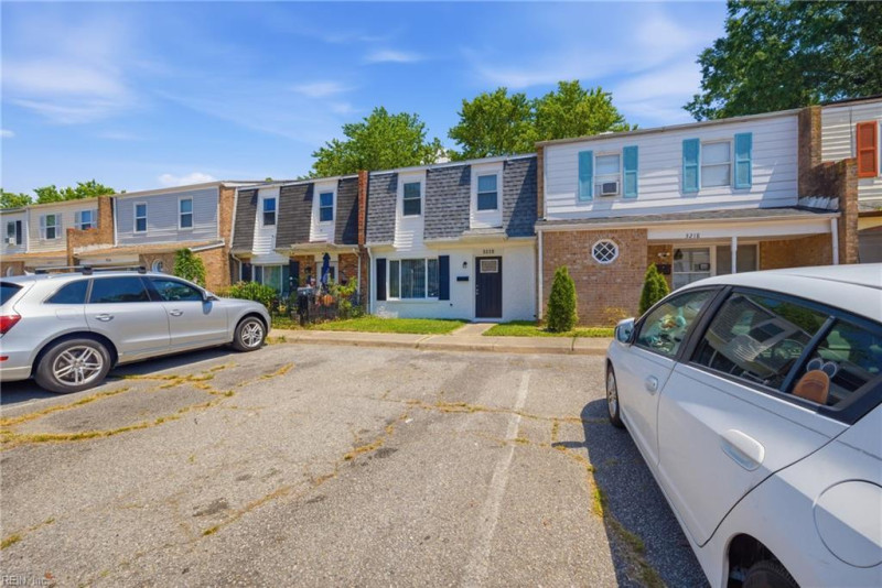 Photo 2 of 38 residential for sale in Virginia Beach virginia