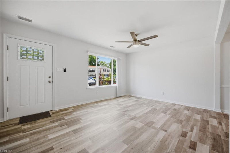Photo 7 of 38 residential for sale in Virginia Beach virginia