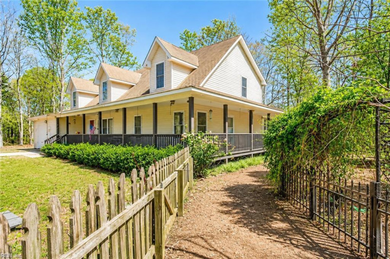 Photo 2 of 27 residential for sale in Suffolk virginia