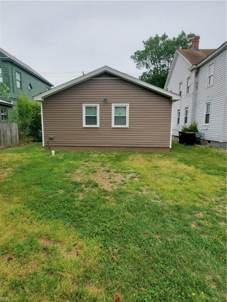 Photo 17 of 18 residential for sale in Portsmouth virginia