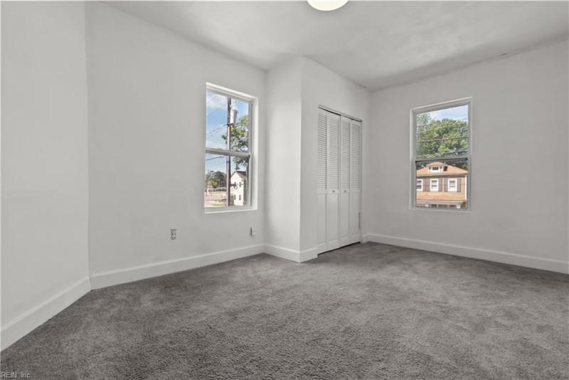 Photo 17 of 23 residential for sale in Portsmouth virginia