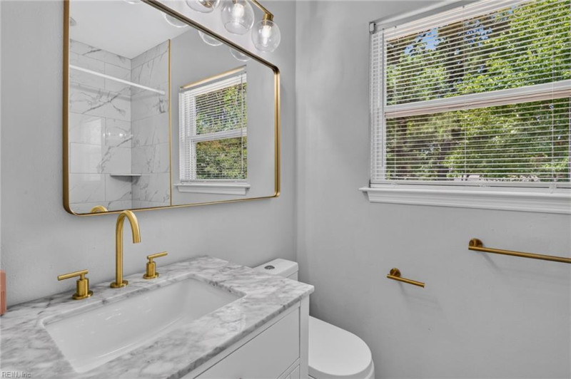 Photo 12 of 30 residential for sale in Chesapeake virginia