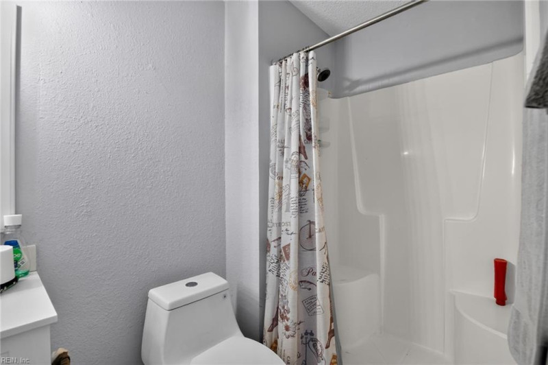 Photo 13 of 30 residential for sale in Chesapeake virginia