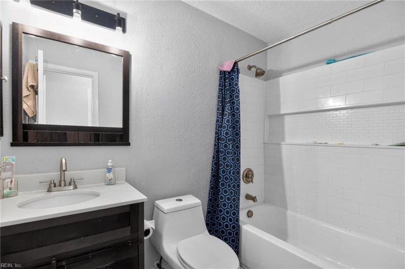 Photo 14 of 30 residential for sale in Chesapeake virginia