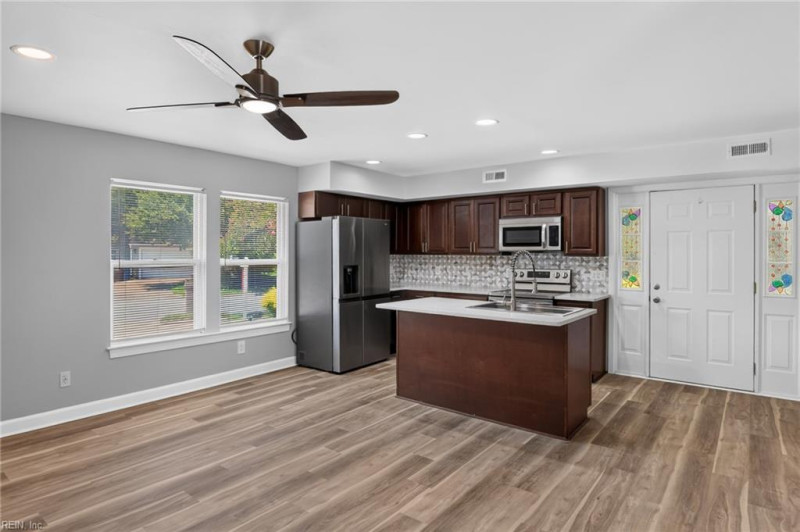 Photo 3 of 30 residential for sale in Chesapeake virginia