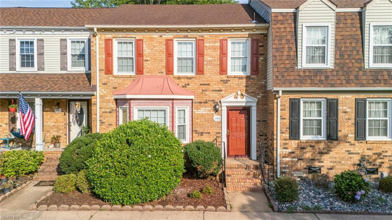 Photo 1 of 34 residential for sale in Chesapeake virginia
