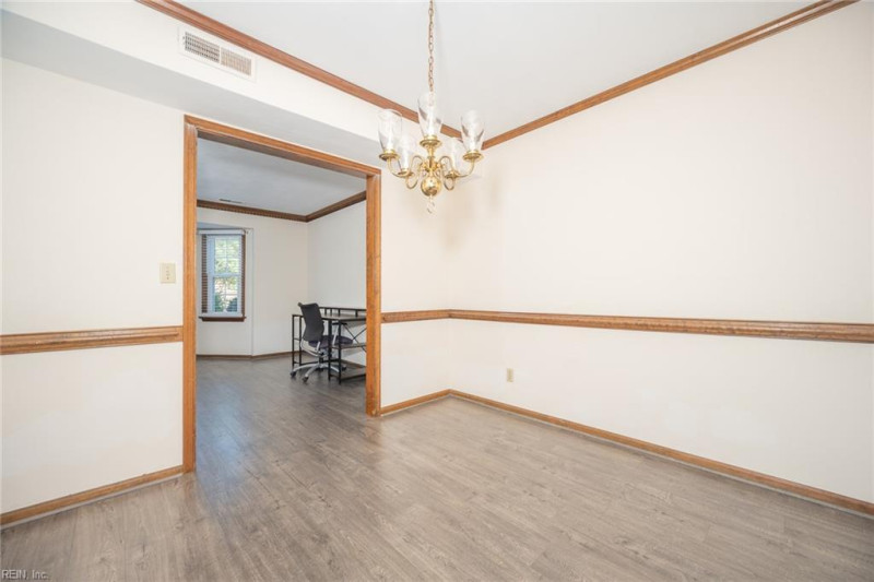 Photo 11 of 34 residential for sale in Chesapeake virginia