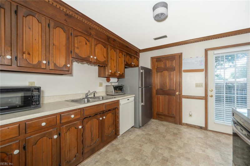 Photo 12 of 34 residential for sale in Chesapeake virginia
