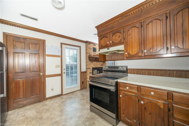 Photo 13 of 34 residential for sale in Chesapeake virginia