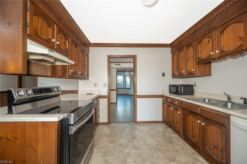 Photo 16 of 34 residential for sale in Chesapeake virginia
