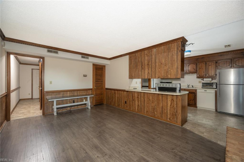 Photo 18 of 34 residential for sale in Chesapeake virginia