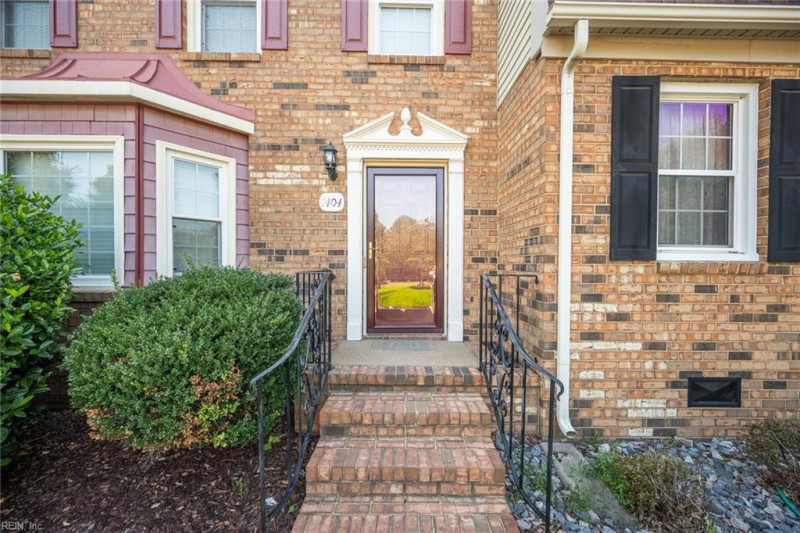 Photo 3 of 34 residential for sale in Chesapeake virginia