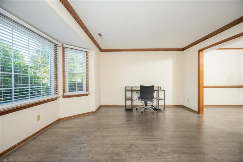 Photo 4 of 34 residential for sale in Chesapeake virginia