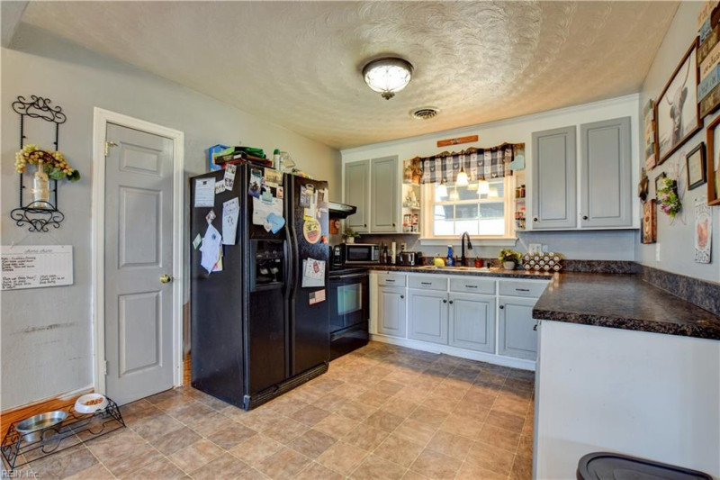 Photo 10 of 49 residential for sale in Isle of Wight County virginia
