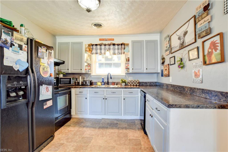 Photo 11 of 49 residential for sale in Isle of Wight County virginia