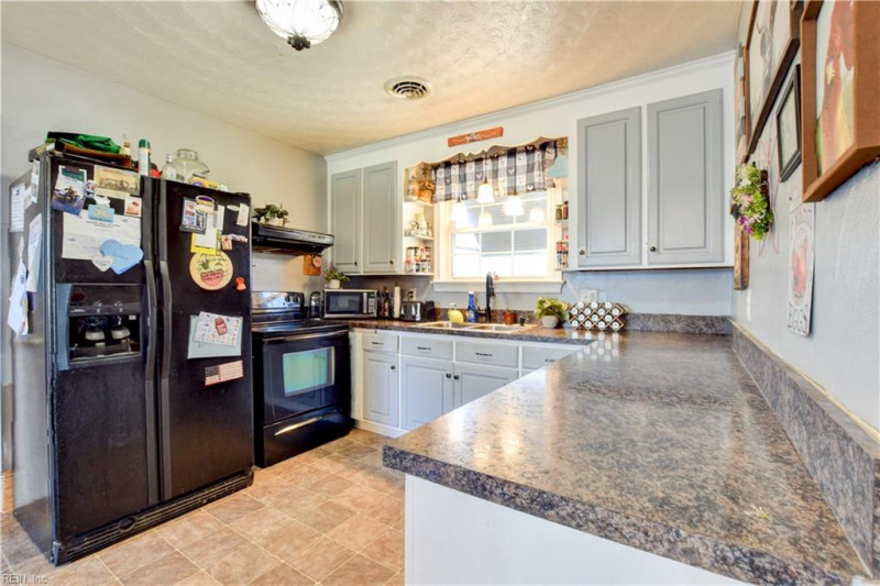 Photo 12 of 49 residential for sale in Isle of Wight County virginia