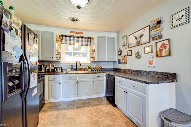Photo 13 of 49 residential for sale in Isle of Wight County virginia
