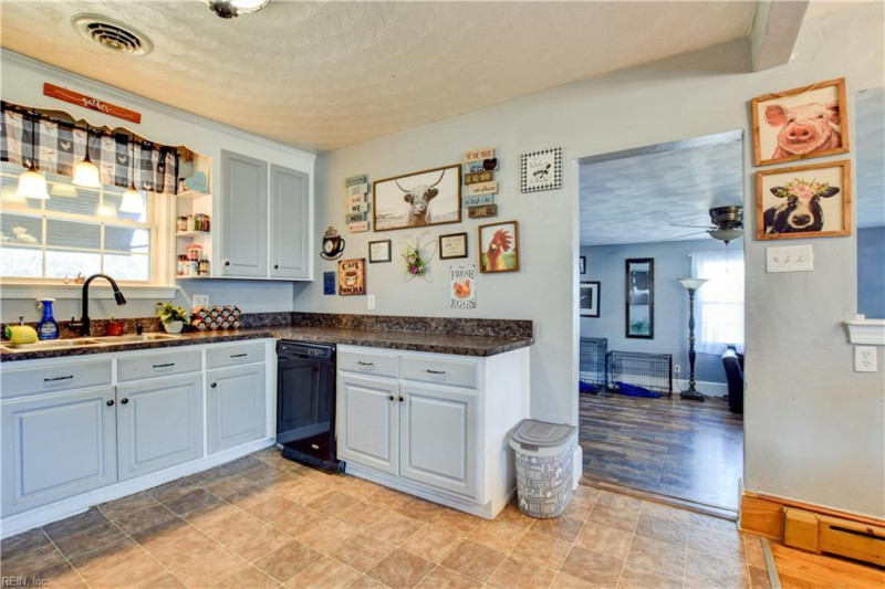 Photo 14 of 49 residential for sale in Isle of Wight County virginia