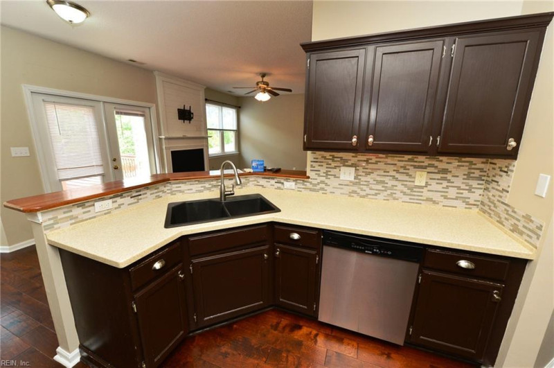 Photo 10 of 36 residential for sale in Chesapeake virginia