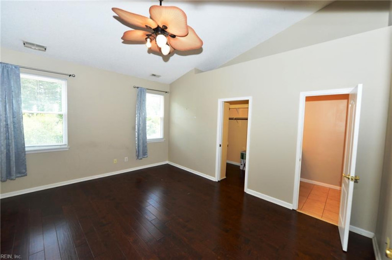Photo 14 of 36 residential for sale in Chesapeake virginia