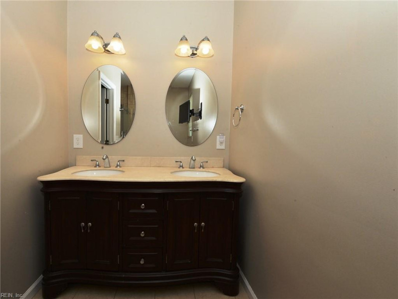 Photo 16 of 36 residential for sale in Chesapeake virginia