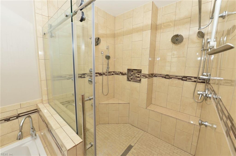 Photo 19 of 36 residential for sale in Chesapeake virginia
