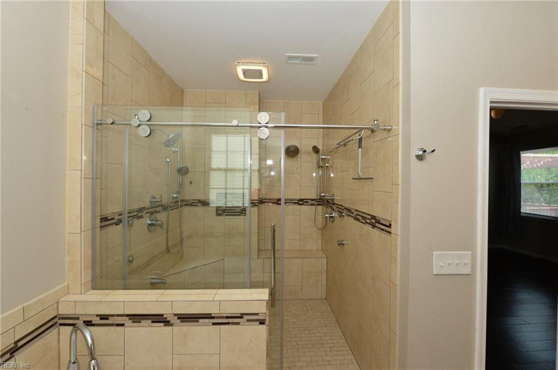 Photo 20 of 36 residential for sale in Chesapeake virginia
