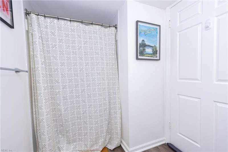 Photo 17 of 20 residential for sale in York County virginia