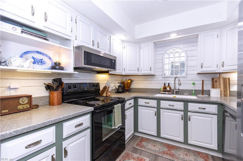 Photo 6 of 20 residential for sale in York County virginia