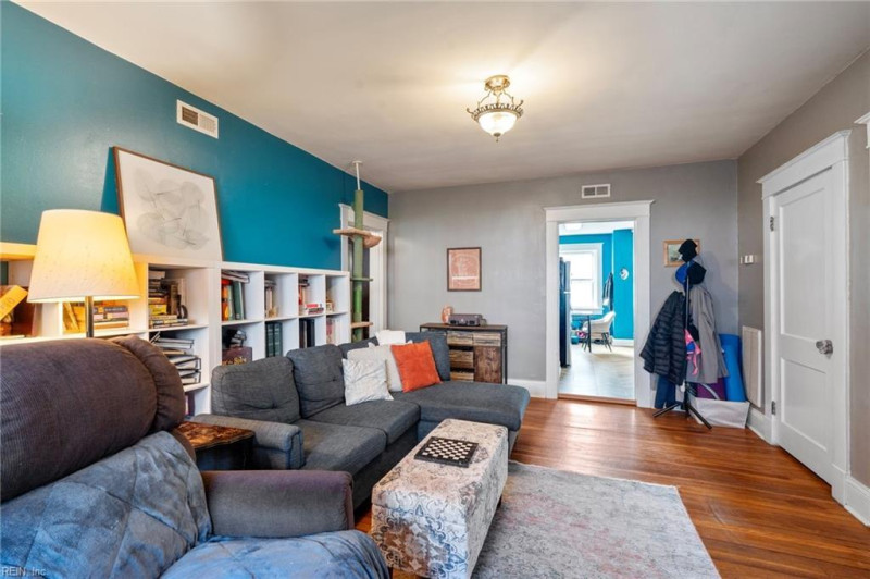 Photo 4 of 17 residential for sale in Norfolk virginia