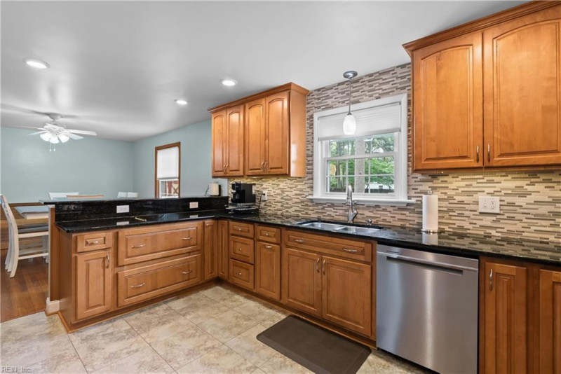 Photo 19 of 41 residential for sale in Portsmouth virginia