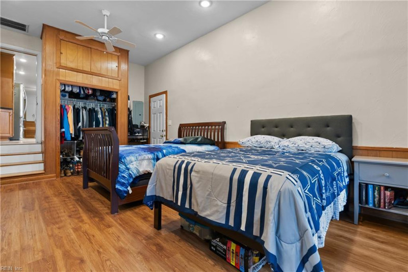 Photo 25 of 41 residential for sale in Portsmouth virginia