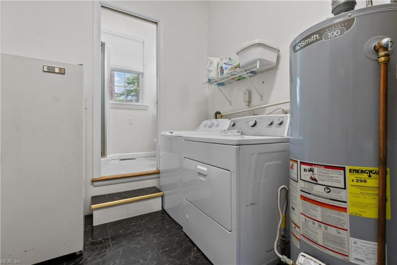 Photo 27 of 41 residential for sale in Portsmouth virginia