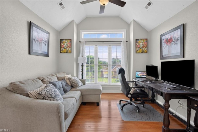 Photo 14 of 27 residential for sale in Chesapeake virginia
