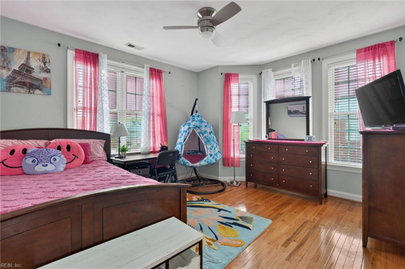Photo 18 of 27 residential for sale in Chesapeake virginia