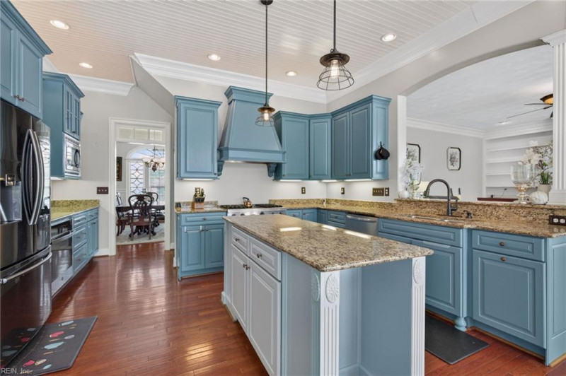 Photo 3 of 27 residential for sale in Chesapeake virginia