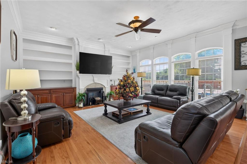 Photo 8 of 27 residential for sale in Chesapeake virginia