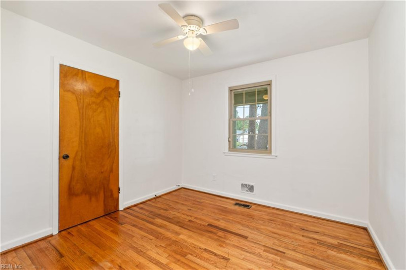 Photo 15 of 29 residential for sale in Chesapeake virginia