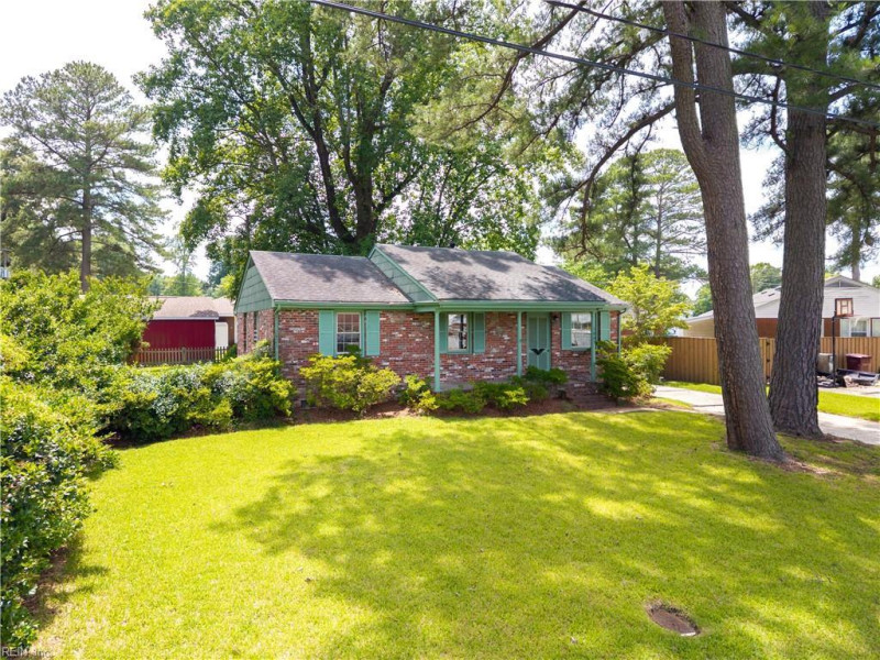 Photo 2 of 29 residential for sale in Chesapeake virginia