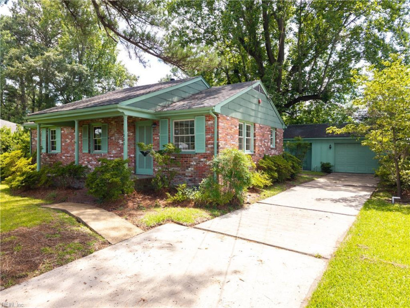 Photo 3 of 29 residential for sale in Chesapeake virginia