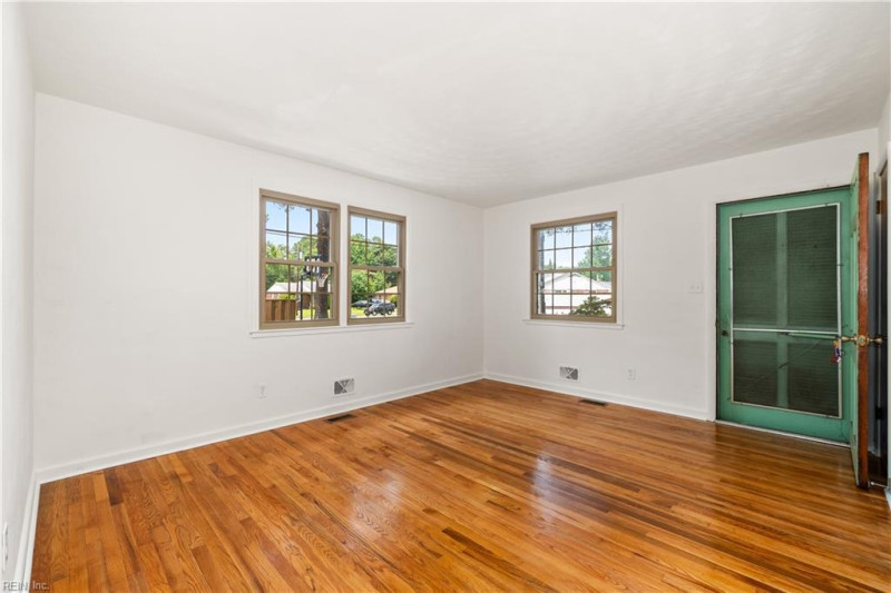 Photo 6 of 29 residential for sale in Chesapeake virginia