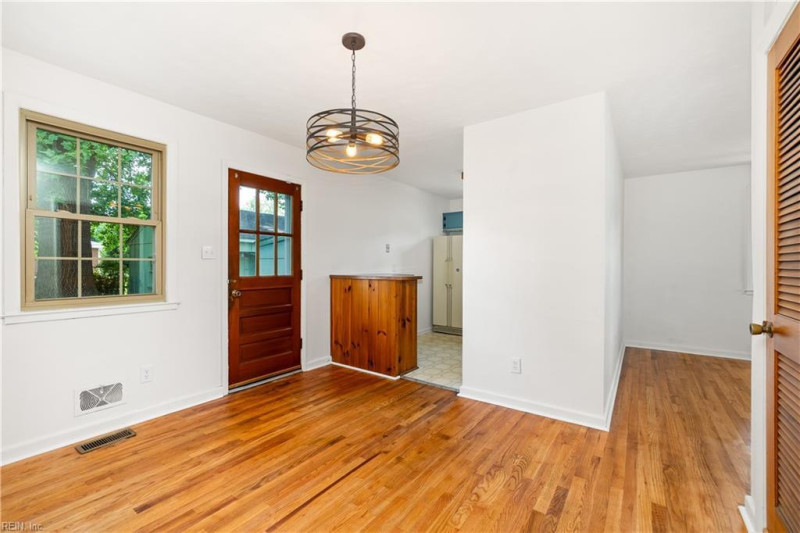 Photo 9 of 29 residential for sale in Chesapeake virginia