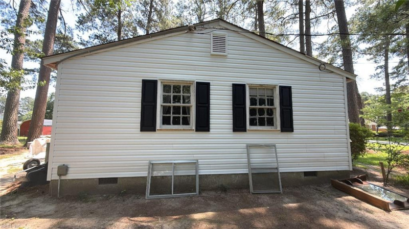 Photo 2 of 7 residential for sale in Gloucester County virginia