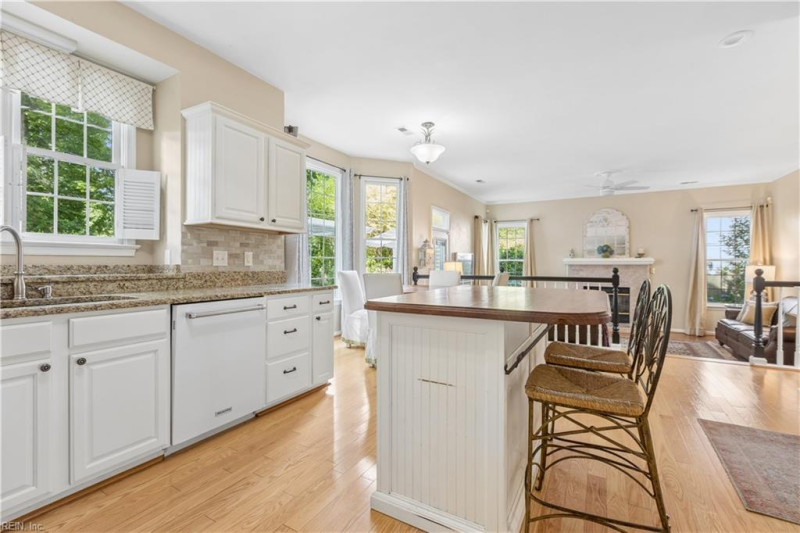 Photo 12 of 44 residential for sale in Chesapeake virginia