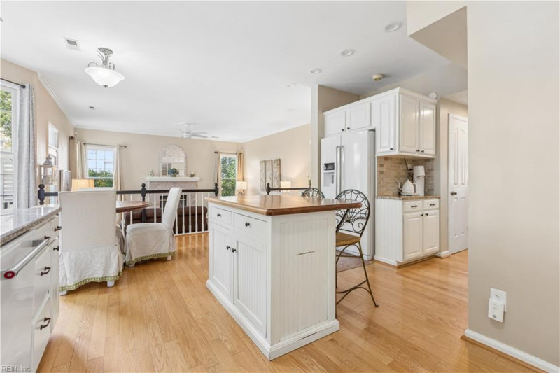 Photo 13 of 44 residential for sale in Chesapeake virginia