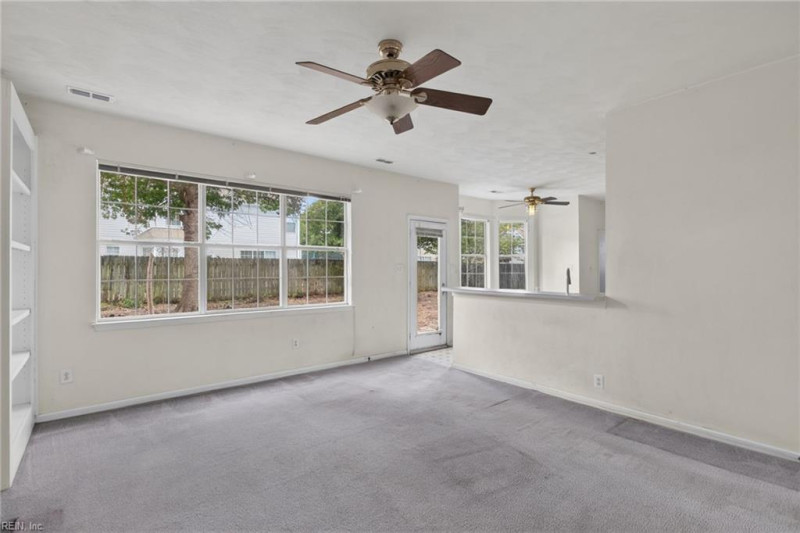 Photo 10 of 34 residential for sale in Virginia Beach virginia